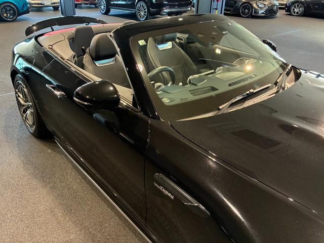 ＳＬ ＳＬ４３　ヘッドアップディスプレイ　２０インチアルミホイール　イエローキャリパー　ソフトトップ（レッド）　ＭＢＵＸ　６４色アンビエントライト　マルチビームＬＥＤヘッドライト　本革ナッパレザーシート（27枚目）