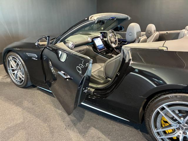 ＳＬ ＳＬ４３　ヘッドアップディスプレイ　２０インチアルミホイール　イエローキャリパー　ソフトトップ（レッド）　ＭＢＵＸ　６４色アンビエントライト　マルチビームＬＥＤヘッドライト　本革ナッパレザーシート（30枚目）