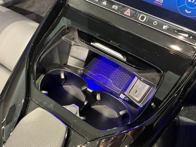 ＳＬ ＳＬ４３　ヘッドアップディスプレイ　２０インチアルミホイール　イエローキャリパー　ソフトトップ（レッド）　ＭＢＵＸ　６４色アンビエントライト　マルチビームＬＥＤヘッドライト　本革ナッパレザーシート（44枚目）