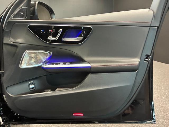 Ｃクラス Ｃ４３　４マチック　パノラミックスライディングルーフ　リアアクスルステアリング　１９インチＡＭＧアルミホイール　本革スポーツシート　ヘッドアップディスプレイ　ＭＢＵＸ　ＡＲナビ　アンビエントライトプレミアム（17枚目）