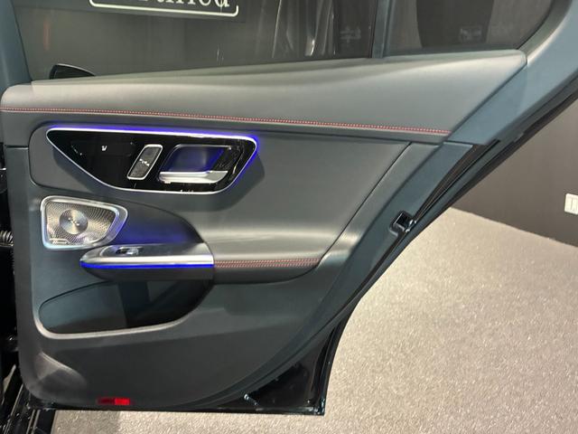 Ｃクラス Ｃ４３　４マチック　パノラミックスライディングルーフ　リアアクスルステアリング　１９インチＡＭＧアルミホイール　本革スポーツシート　ヘッドアップディスプレイ　ＭＢＵＸ　ＡＲナビ　アンビエントライトプレミアム（20枚目）