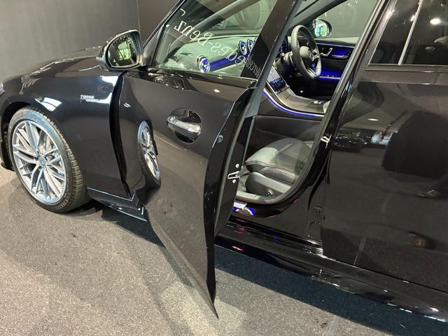 Ｃクラス Ｃ４３　４マチック　パノラミックスライディングルーフ　リアアクスルステアリング　１９インチＡＭＧアルミホイール　本革スポーツシート　ヘッドアップディスプレイ　ＭＢＵＸ　ＡＲナビ　アンビエントライトプレミアム（29枚目）