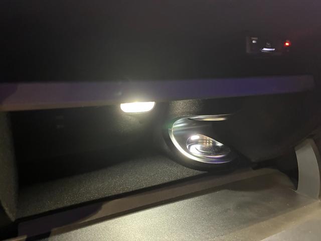 Ｃクラス Ｃ４３　４マチック　パノラミックスライディングルーフ　リアアクスルステアリング　１９インチＡＭＧアルミホイール　本革スポーツシート　ヘッドアップディスプレイ　ＭＢＵＸ　ＡＲナビ　アンビエントライトプレミアム（32枚目）