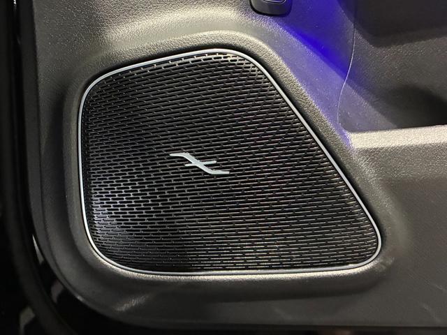 GLB GLB35 4マチック アドバンスドパッケージ 本革シート ヘッドアップディスプレイ パノラミックスライディングルーフ ブランドロゴプロジェクターライト Burmesterサラウンドサウンドシステム AMG20インチアルミ(16枚目)