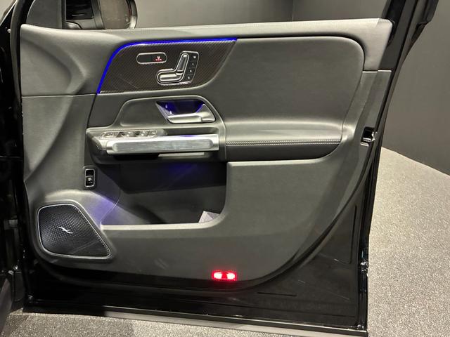 GLB GLB35 4マチック アドバンスドパッケージ 本革シート ヘッドアップディスプレイ パノラミックスライディングルーフ ブランドロゴプロジェクターライト Burmesterサラウンドサウンドシステム AMG20インチアルミ(17枚目)