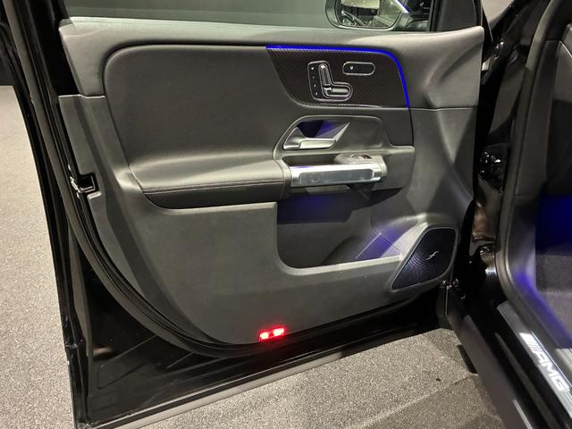 GLB GLB35 4マチック アドバンスドパッケージ 本革シート ヘッドアップディスプレイ パノラミックスライディングルーフ ブランドロゴプロジェクターライト Burmesterサラウンドサウンドシステム AMG20インチアルミ(24枚目)