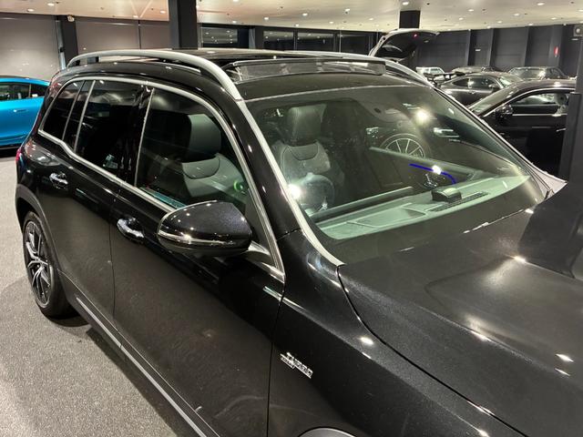 GLB GLB35 4マチック アドバンスドパッケージ 本革シート ヘッドアップディスプレイ パノラミックスライディングルーフ ブランドロゴプロジェクターライト Burmesterサラウンドサウンドシステム AMG20インチアルミ(25枚目)