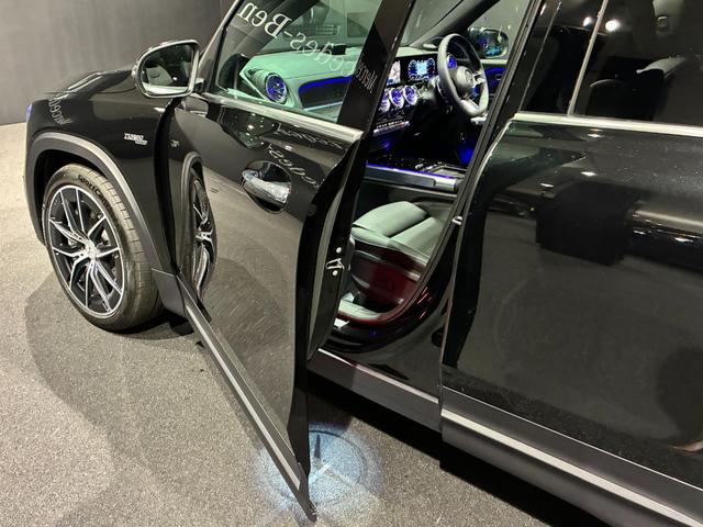 GLB GLB35 4マチック アドバンスドパッケージ 本革シート ヘッドアップディスプレイ パノラミックスライディングルーフ ブランドロゴプロジェクターライト Burmesterサラウンドサウンドシステム AMG20インチアルミ(29枚目)