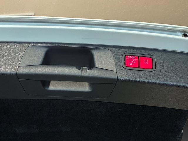 Eクラスステーションワゴン E220d ステーションワゴン スポーツ エクスクルーシブパッケージ パノラミックスライディングルーフ AMGラインインテリアパッケージ(32枚目)