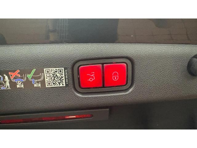 Ｅクラス Ｅ３５０ｅ　スポーツ　エディションスター　正規認定中古車　認定中古車保証２年　新車保証継承　デジタルインテリアパッケージ　パノラミックスライディングルーフ　レザーエクスクルーシブパッケージ　純正ドライブレコーダー　パーキングアシスト　禁煙車（45枚目）