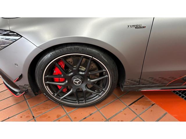 ＣＬＡクラス ＣＬＡ４５　Ｓ４マチック＋ストリートスタイルエデシン　１００台限定車　特別外装色　２年保証付　ＡＭＧエアロダイナミクスパッケージ　ＡＭＧエクステリアナイトパッケージＩＩ　リアウィング装着車（11枚目）