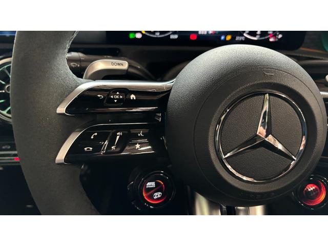 ＣＬＡクラス ＣＬＡ４５　Ｓ４マチック＋ストリートスタイルエデシン　１００台限定車　特別外装色　２年保証付　ＡＭＧエアロダイナミクスパッケージ　ＡＭＧエクステリアナイトパッケージＩＩ　リアウィング装着車（17枚目）