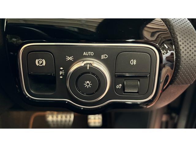 ＣＬＡクラス ＣＬＡ４５　Ｓ４マチック＋ストリートスタイルエデシン　１００台限定車　特別外装色　２年保証付　ＡＭＧエアロダイナミクスパッケージ　ＡＭＧエクステリアナイトパッケージＩＩ　リアウィング装着車（45枚目）