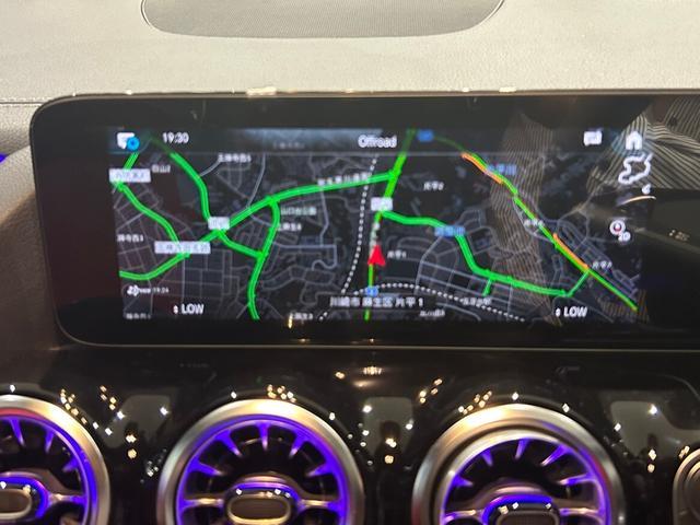 GLAクラス GLA45 S 4マチック+ 4WD MP202202 AMGパフォーマンスパッケージ パノラミックスライディングルーフ AMGアドバンストパッケージ メモリー付きパワーシート シートヒーター シートベンチレーター 360°カメラ ヘッドアップディスプレイ(12枚目)