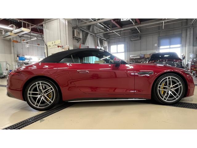 認定中古車であれば、２年もしくはサーティファイドカー保証が付いており、近隣のメルセデス・ベンツ正規ディーラーで安心の保証修理が可能です。（初年度登録から１０年を超える車両は認定中古車ではありません。）