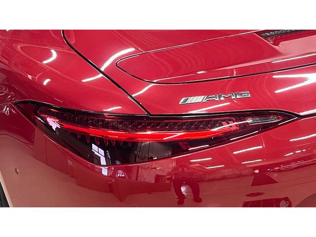 大容量トランクスペース。分割可倒式セカンドシートを使用すれば更に広大なスペースが実現します。