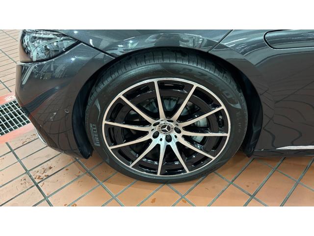 車両は屋内展示しておりますので天候に関係なくごゆっくりコンディションご確認頂けます。車両を屋内保管場へ移動している場合が御座いますのでご来店前に在庫確認頂けると幸いです。