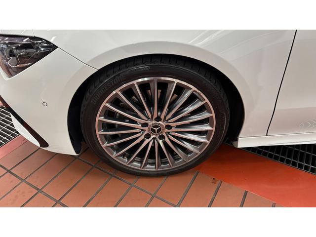 車両は屋内展示しておりますので天候に関係なくごゆっくりコンディションご確認頂けます。車両を屋内保管場へ移動している場合が御座いますのでご来店前に在庫確認頂けると幸いです。