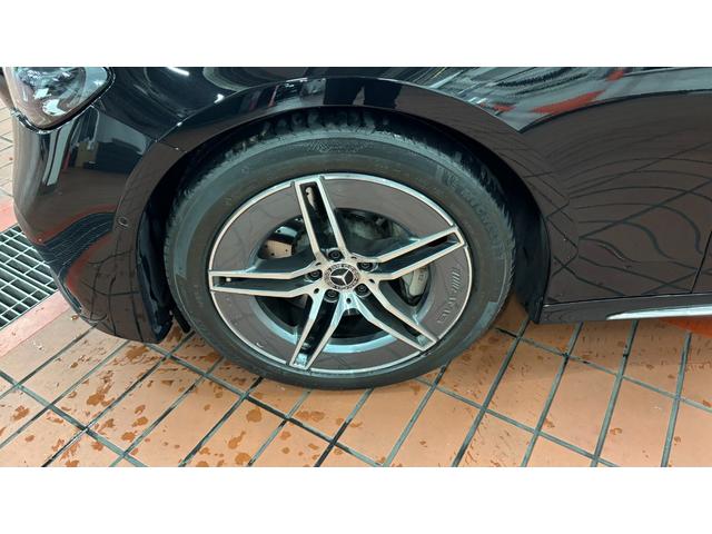 Eクラスステーションワゴン E220dステションワゴンアバギャルドAMGラインP AMGラインパッケージ パノラミックスライディングルーフ レザーエクスクルーシブパッケージ 認定中古車保証2年(4枚目)