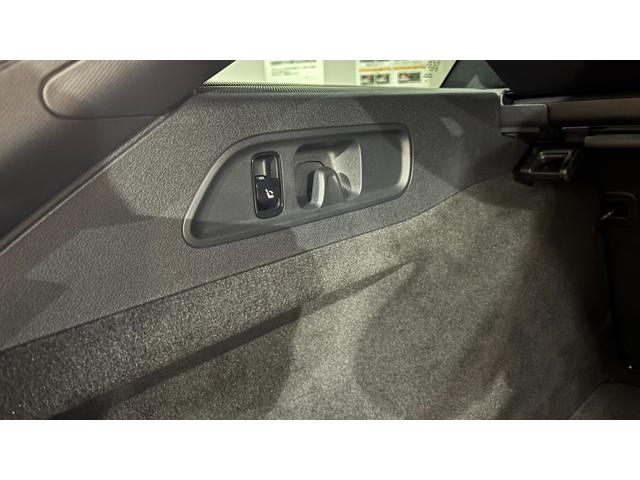 Eクラスステーションワゴン E220dステションワゴンアバギャルドAMGラインP AMGラインパッケージ パノラミックスライディングルーフ レザーエクスクルーシブパッケージ 認定中古車保証2年(37枚目)