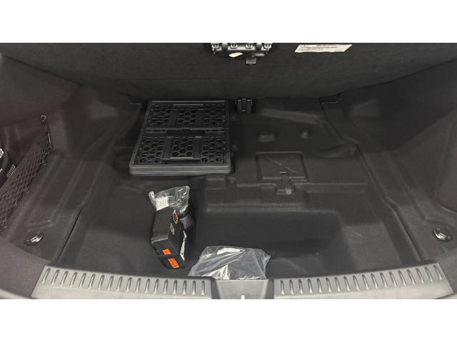 Ｅクラス Ｅ２００　アバンギャルド　ＡＭＧラインパッケージ　ＡＭＧラインパッケージ　アドバンスドパッケージ　デジタルインテリアパッケージ　レザーエクスクルーシブパッケージ　オパリスホワイト　レザートンガブラウン（35枚目）