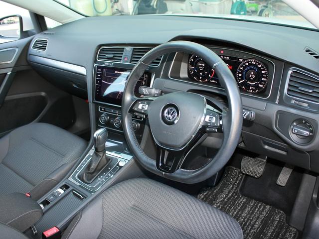 ゴルフヴァリアント ＴＳＩ　コンフォートライン　マイスター　最終型　２０２１年モデル　前後純正ドラレコ　デジタルメータークラスター　１７インチアルミ　純正ナビ　バックカメラ　ＥＴＣ　ＬＥＤヘッドライト　ブラインドスポット　禁煙車（12枚目）