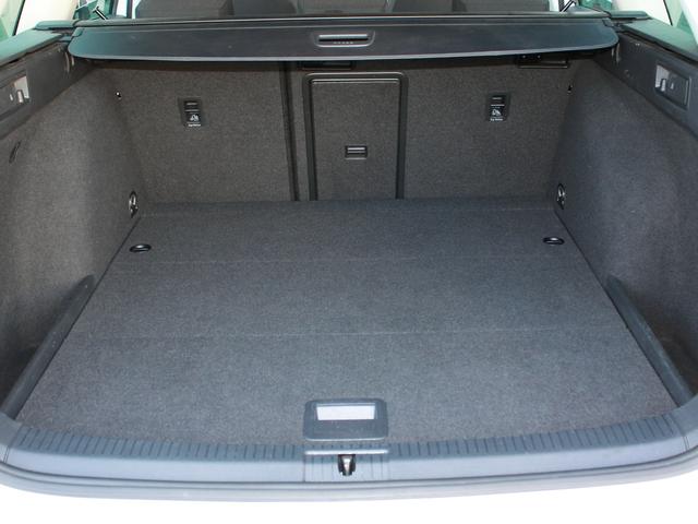 ゴルフヴァリアント ＴＳＩ　コンフォートライン　マイスター　最終型　２０２１年モデル　前後純正ドラレコ　デジタルメータークラスター　１７インチアルミ　純正ナビ　バックカメラ　ＥＴＣ　ＬＥＤヘッドライト　ブラインドスポット　禁煙車（22枚目）