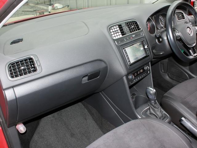 ポロ TSIハイライン LEDヘッドライト 革アルカンターラコンビシート シートヒーター 純正ナビ バックカメラ ETC 1オーナー 禁煙車(14枚目)