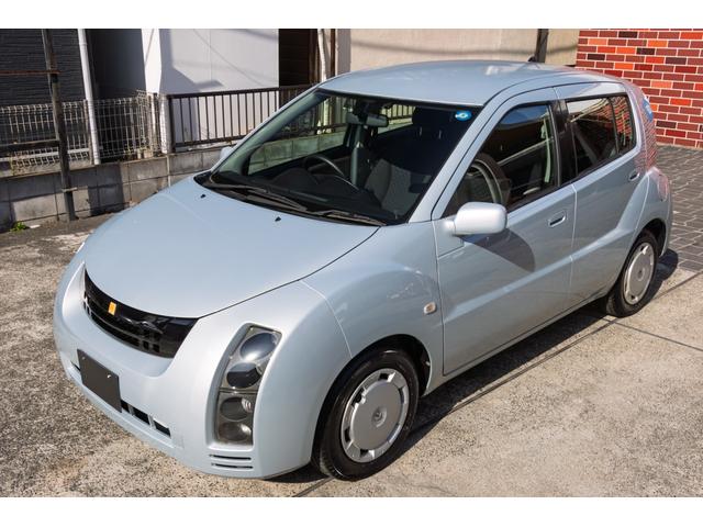 カラーはＧＩＮと呼ばれる淡く輝くブルーの入った美しいシルバー（色番的にはライトアクアマイカメタリック）。