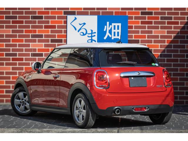 ＭＩＮＩ クーパー　６ＭＴ　２０１７年式　ＬＥＤヘッドライト　コンフォートアクセス　純正ナビ　アディショナルライト（6枚目）