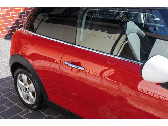 ＭＩＮＩ クーパー　６ＭＴ　２０１７年式　ＬＥＤヘッドライト　コンフォートアクセス　純正ナビ　アディショナルライト（31枚目）