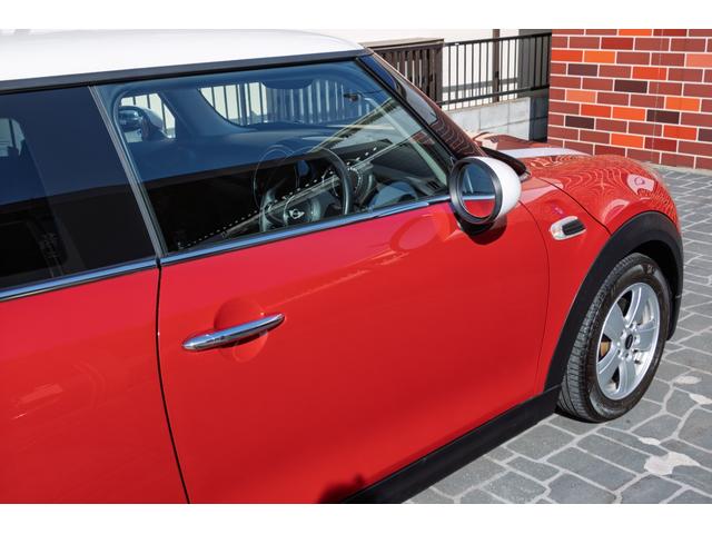 ＭＩＮＩ クーパー　６ＭＴ　２０１７年式　ＬＥＤヘッドライト　コンフォートアクセス　純正ナビ　アディショナルライト（32枚目）