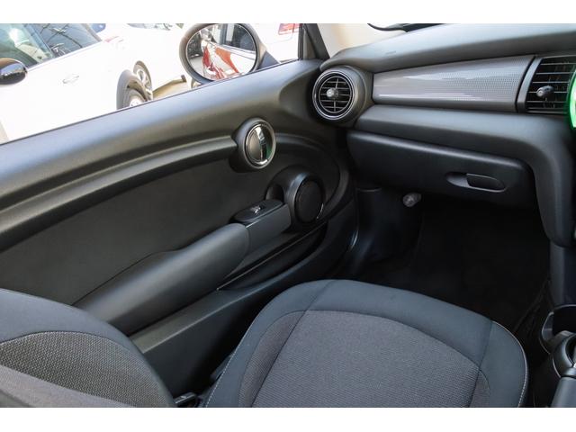 ＭＩＮＩ クーパー　６ＭＴ　２０１７年式　ＬＥＤヘッドライト　コンフォートアクセス　純正ナビ　アディショナルライト（45枚目）