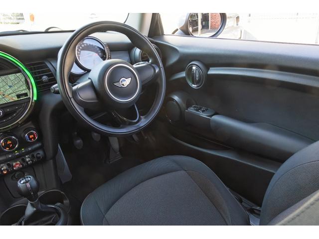 ＭＩＮＩ クーパー　６ＭＴ　２０１７年式　ＬＥＤヘッドライト　コンフォートアクセス　純正ナビ　アディショナルライト（46枚目）