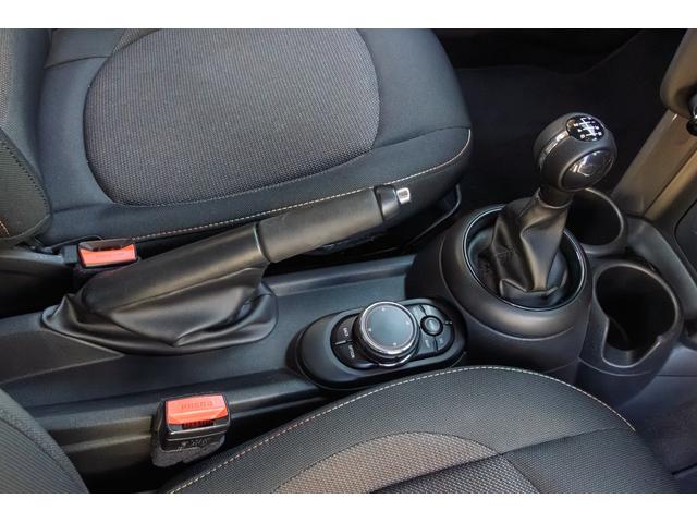 ＭＩＮＩ クーパー　６ＭＴ　２０１７年式　ＬＥＤヘッドライト　コンフォートアクセス　純正ナビ　アディショナルライト（52枚目）