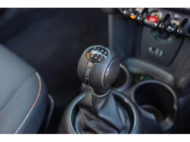 ＭＩＮＩ クーパー　６ＭＴ　２０１７年式　ＬＥＤヘッドライト　コンフォートアクセス　純正ナビ　アディショナルライト（53枚目）