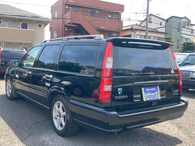 Ｖ７０ ノルディック　当店買取　２オーナー　電動サンルーフ　社外ＣＤデッキ　ブルートゥース対応　ブラック本革シート　ウッドパネル　パワーシート　シートヒーター　フォグランプ　純正ホイール　保証付（11枚目）