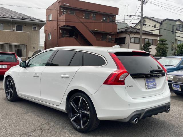 Ｖ６０ Ｄ４　Ｒデザイン　ブラック本革シート　ＡＣＣ　ブルートゥース対応　　オートライト　Ｒデザイン専用ホイール　キセノン　キーレス　パワーシート　シートヒーター　保証付（11枚目）