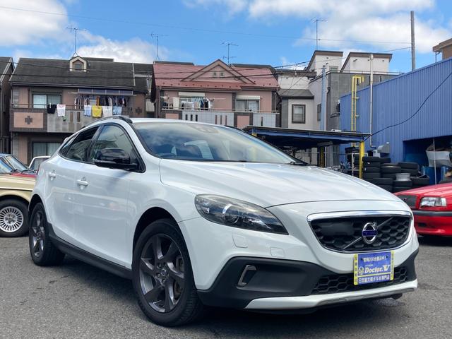 Ｖ４０ クロスカントリー　Ｔ５　ＡＷＤ　ブラック本革シート　ＡＣＣ　ブルートゥース対応　オートライト　キーレス　パーキングセンサー　ナビ　ＴＶ　ＥＴＣ　純正ホイール　保証付（7枚目）