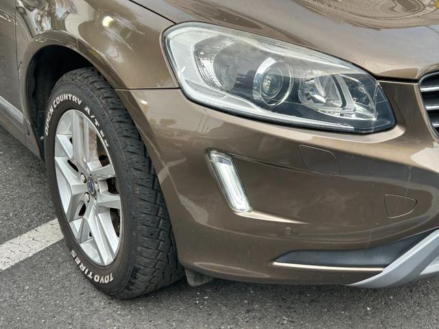 ＸＣ６０ Ｄ４　クラシック　パノラマサンルーフ　アイボリーレザーシート　フルセグＴＶ　ナビ　キセノンヘッドライト　ＡＣＣ　ブルートゥース対応　バックカメラ　パワーリアゲート　コーナーセンサー　シートヒーター　保証付（13枚目）