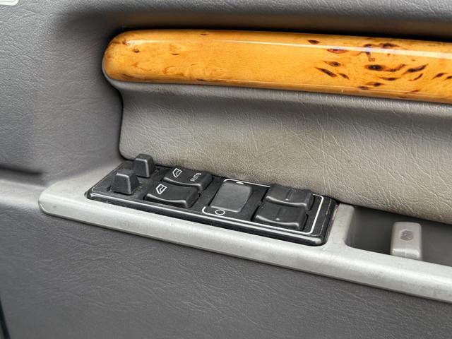 ９４０エステート ９４０クラシックエステート　１オーナー　当店買取　グレー本革シート　電動サンルーフ　保証付（37枚目）