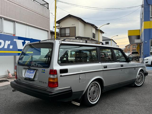 240ワゴン  DL 当店買取 左ハンドル 黒革 社外CDデッキ ETC ルーフラック ウッドパネル ホワイトリボンタイヤ シートヒーター ETC キーレス 保証付(7枚目)