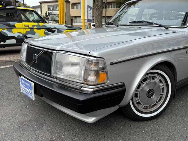 240ワゴン  DL 当店買取 左ハンドル 黒革 社外CDデッキ ETC ルーフラック ウッドパネル ホワイトリボンタイヤ シートヒーター ETC キーレス 保証付(10枚目)