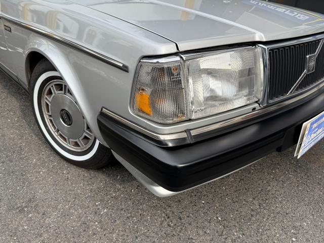 240ワゴン  DL 当店買取 左ハンドル 黒革 社外CDデッキ ETC ルーフラック ウッドパネル ホワイトリボンタイヤ シートヒーター ETC キーレス 保証付(12枚目)