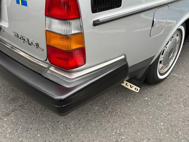 240ワゴン  DL 当店買取 左ハンドル 黒革 社外CDデッキ ETC ルーフラック ウッドパネル ホワイトリボンタイヤ シートヒーター ETC キーレス 保証付(13枚目)