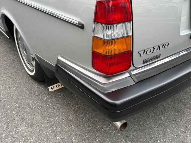 240ワゴン  DL 当店買取 左ハンドル 黒革 社外CDデッキ ETC ルーフラック ウッドパネル ホワイトリボンタイヤ シートヒーター ETC キーレス 保証付(14枚目)