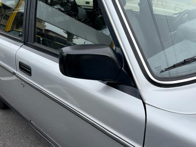 240ワゴン  DL 当店買取 左ハンドル 黒革 社外CDデッキ ETC ルーフラック ウッドパネル ホワイトリボンタイヤ シートヒーター ETC キーレス 保証付(16枚目)