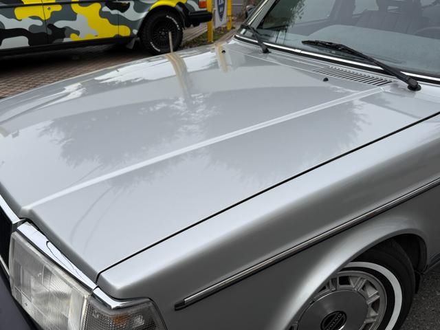 240ワゴン  DL 当店買取 左ハンドル 黒革 社外CDデッキ ETC ルーフラック ウッドパネル ホワイトリボンタイヤ シートヒーター ETC キーレス 保証付(19枚目)