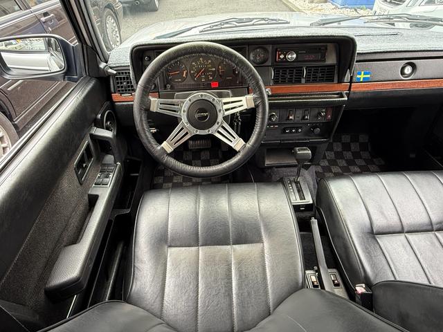 240ワゴン  DL 当店買取 左ハンドル 黒革 社外CDデッキ ETC ルーフラック ウッドパネル ホワイトリボンタイヤ シートヒーター ETC キーレス 保証付(23枚目)