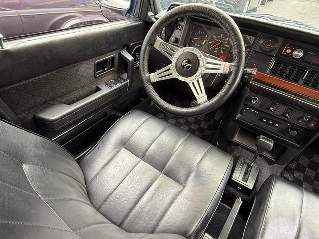 240ワゴン  DL 当店買取 左ハンドル 黒革 社外CDデッキ ETC ルーフラック ウッドパネル ホワイトリボンタイヤ シートヒーター ETC キーレス 保証付(25枚目)